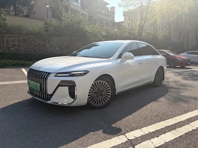 Фотография автомобиля — Roewe M7 DMH