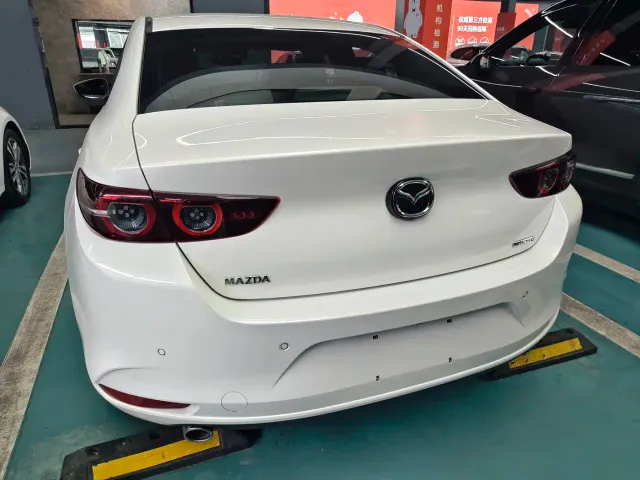 Mazda Axela — Фото автомобиля 4