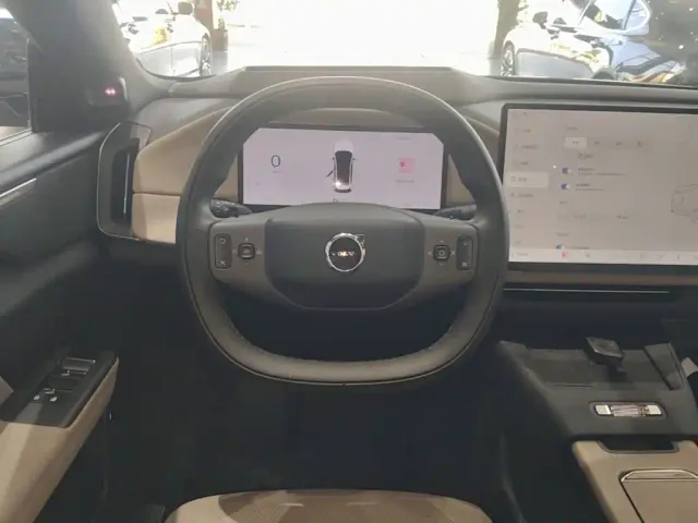 Volvo XC70 Plug-in Hybrid — Фото автомобиля 10