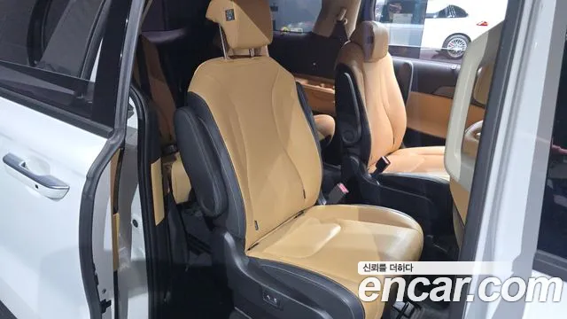Kia Carnival Generation 4 — Фото автомобиля 17