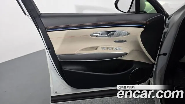 Genesis GV70 — Фото автомобиля 13