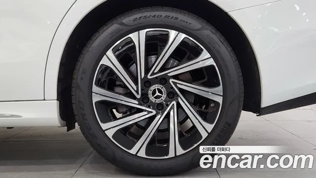 Mercedes-Benz E-Class — Фото автомобиля 5
