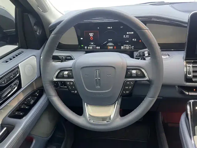 Lincoln Navigator — Фото автомобиля 14