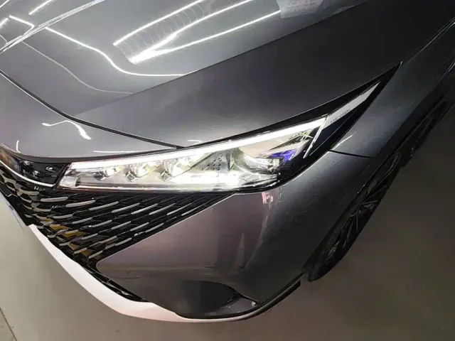 Roewe RX5 — Фото автомобиля 23