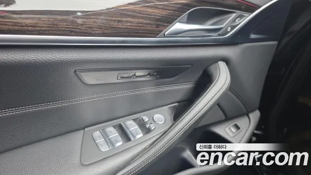 BMW 5 Series G30 — Фото автомобиля 24