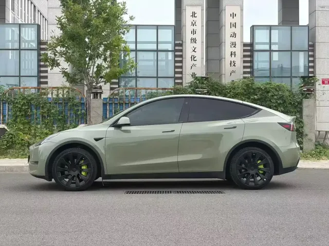 Tesla Model Y — Фото автомобиля 5