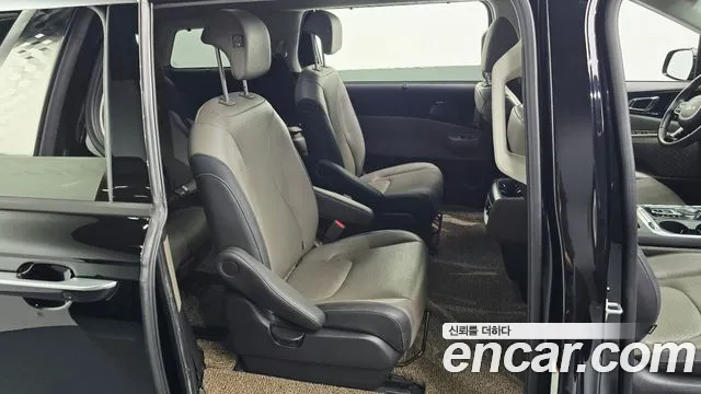 Kia Carnival Generation 4 — Фото автомобиля 26