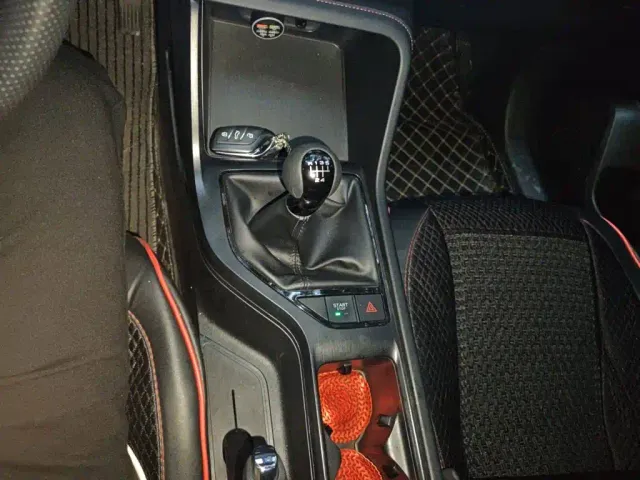 Roewe i5 — Фото автомобиля 10