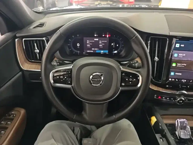 Volvo XC60 — Фото автомобиля 10