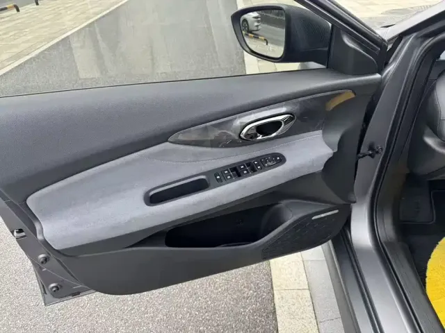 GAC Trumpchi Trumpchi Emkoo 2024 Model 400T Auto Shadow Leopard R PRO Edition — Фото автомобиля 17