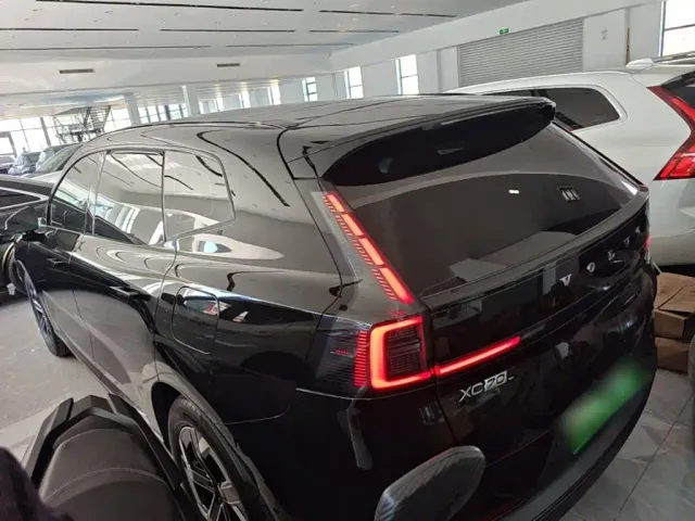 Volvo XC70 Plug-in Hybrid — Фото автомобиля 4