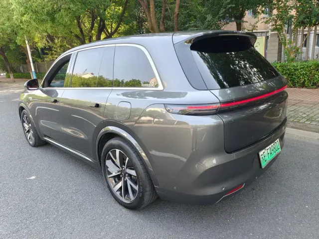 Li Auto L8 — Фото автомобиля 8