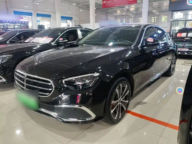 Фотография автомобиля — Mercedes-Benz E-Class