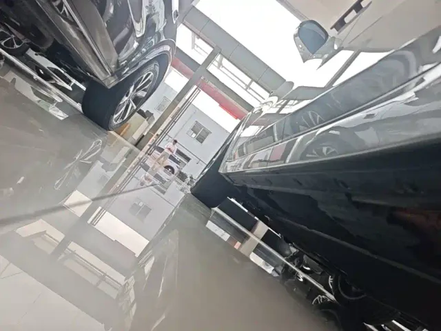 Li Auto L8 — Фото автомобиля 21