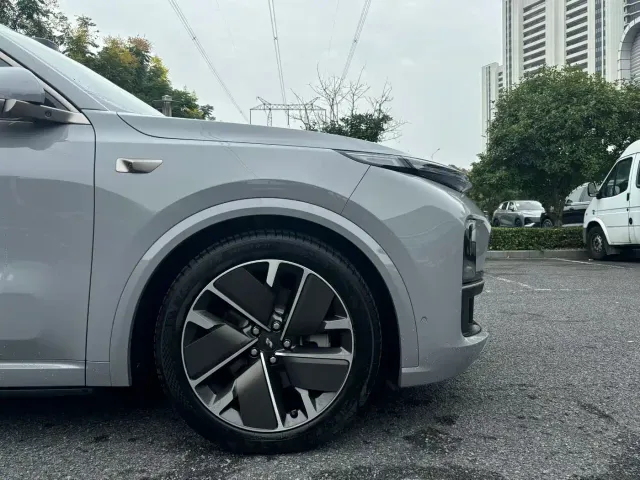 Li Auto L9 — Фото автомобиля 7