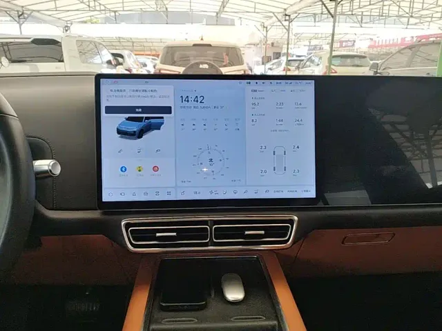 Li Auto L7 — Фото автомобиля 12