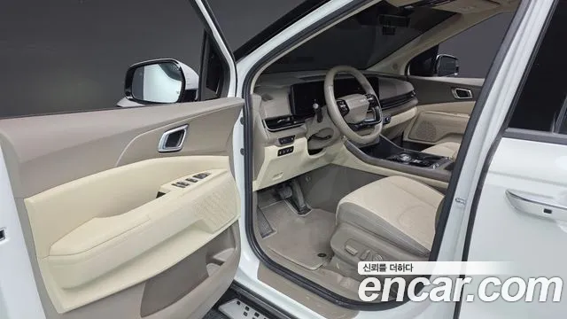 Kia Carnival Generation 4 — Фото автомобиля 10
