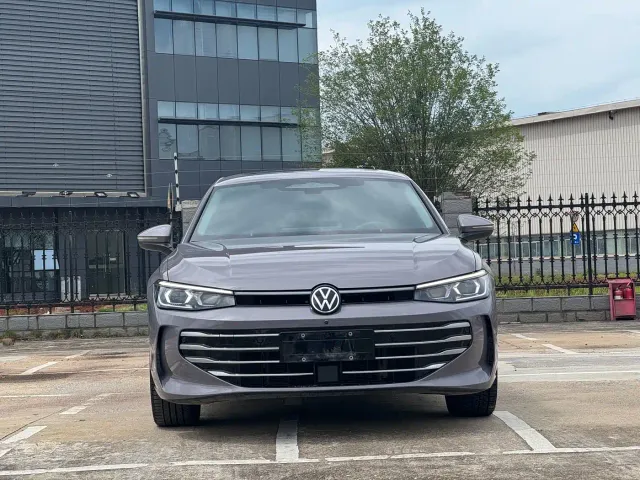 Volkswagen Passat — Фото автомобиля 2