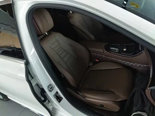 Mercedes-Benz E-Class — Фото автомобиля 24