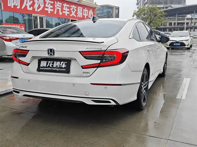 Honda Accord — Фото автомобиля 9