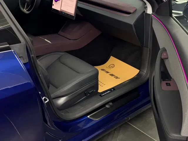 Tesla Model 3 — Фото автомобиля 10