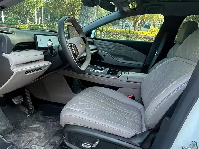 Geely Galaxy Xingyao 8 — Фото автомобиля 5