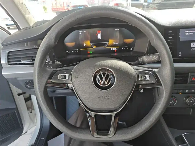 Volkswagen Lavida — Фото автомобиля 10