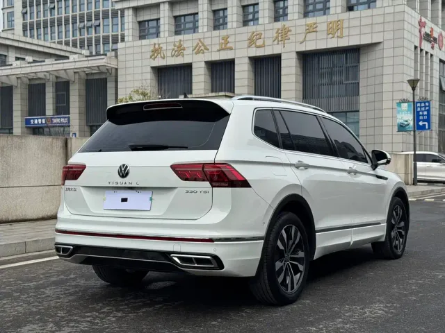 Volkswagen Tiguan L — Фото автомобиля 4