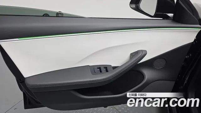 Tesla Model 3 — Фото автомобиля 23