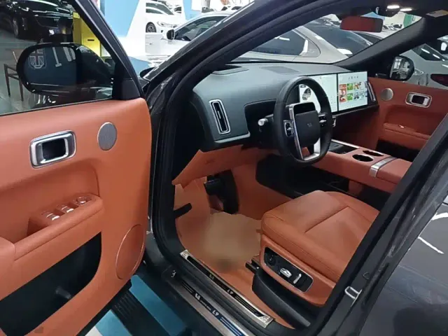 Li Auto L9 — Фото автомобиля 15