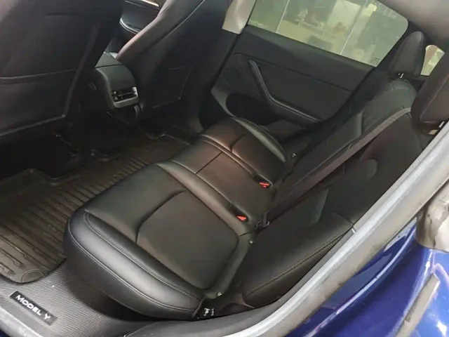 Tesla Model Y — Фото автомобиля 16