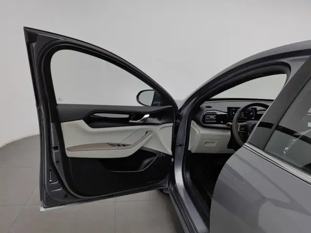 BYD Qin PLUS — Фото автомобиля 8