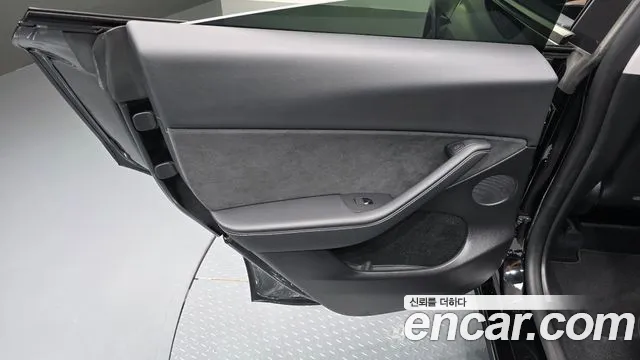 Tesla Model Y — Фото автомобиля 13