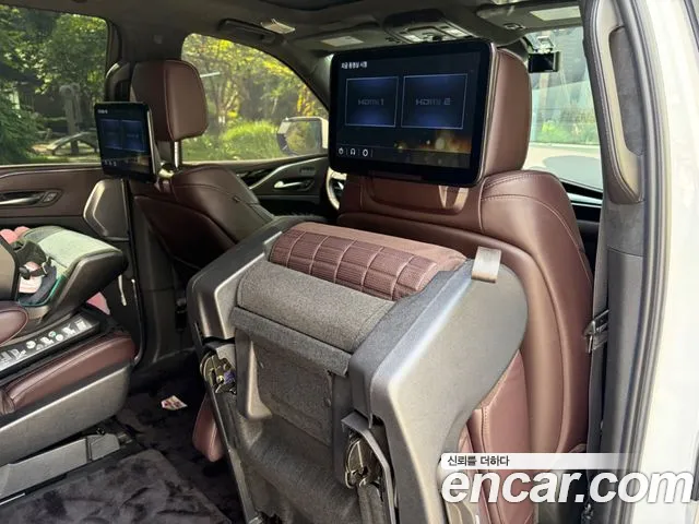 Cadillac Escalade Generation 5 — Фото автомобиля 16