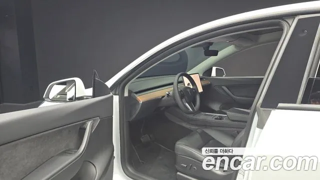 Tesla Model Y — Фото автомобиля 15