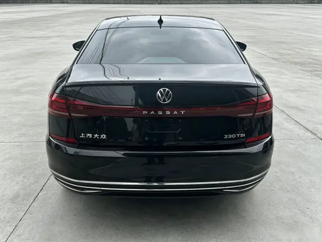 Volkswagen Passat — Фото автомобиля 15