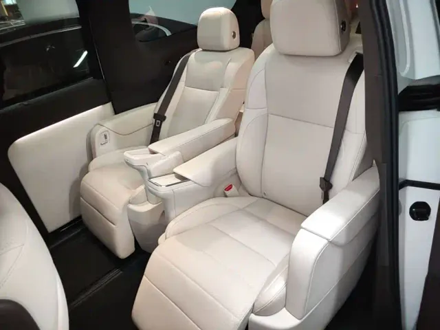 Li Auto MEGA — Фото автомобиля 12
