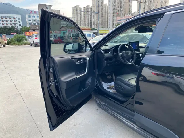 Toyota RAV4 — Фото автомобиля 8