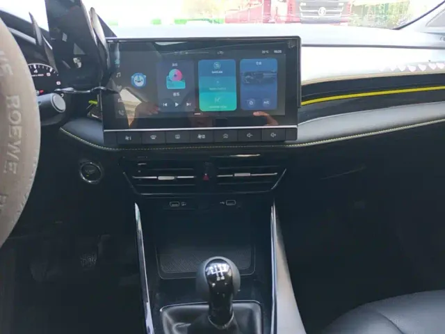 Roewe i5 — Фото автомобиля 12