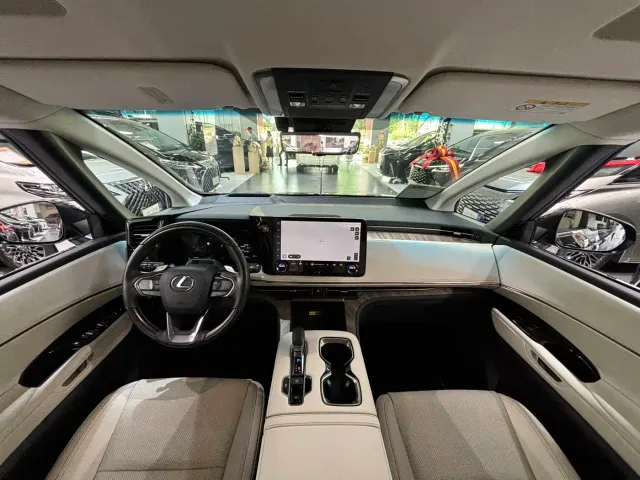 Lexus LM — Фото автомобиля 14