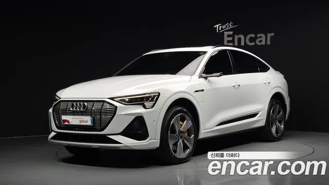Фотография автомобиля — Audi e-tron