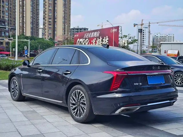 Hongqi Hongqi H5 2024 2.0T Automatic Smart Connect Flag Smooth Edition — Фото автомобиля 5
