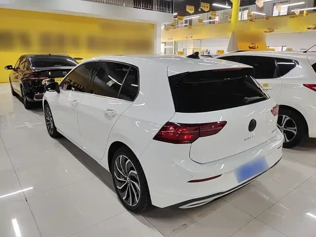 Volkswagen Golf — Фото автомобиля 4