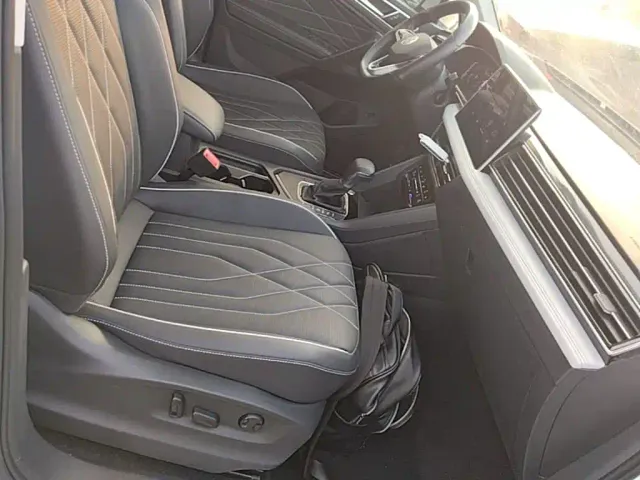 Volkswagen Tiguan L — Фото автомобиля 24