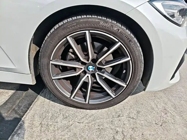 BMW 3 Series — Фото автомобиля 11