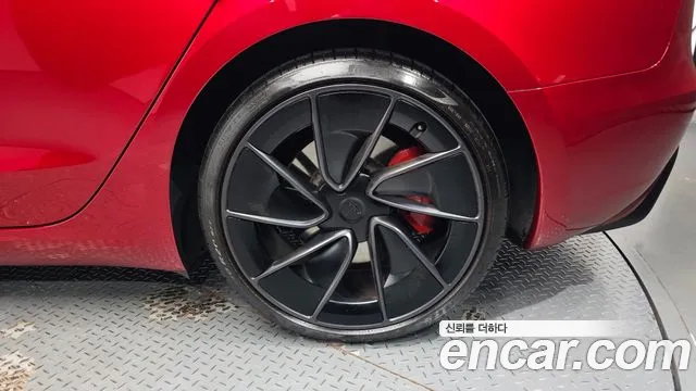 Tesla Model 3 — Фото автомобиля 6