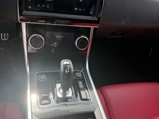 Jaguar XEL — Фото автомобиля 11