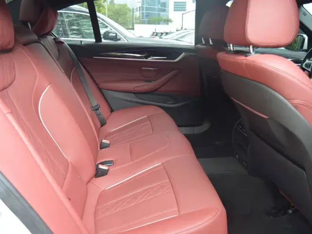 BMW 5 Series — Фото автомобиля 11