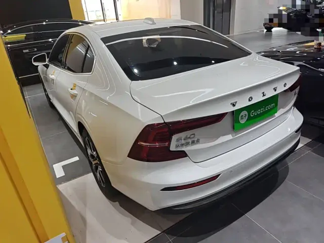 Volvo Volvo S60 2024 B4 Elegance Luxury Edition — Фото автомобиля 4