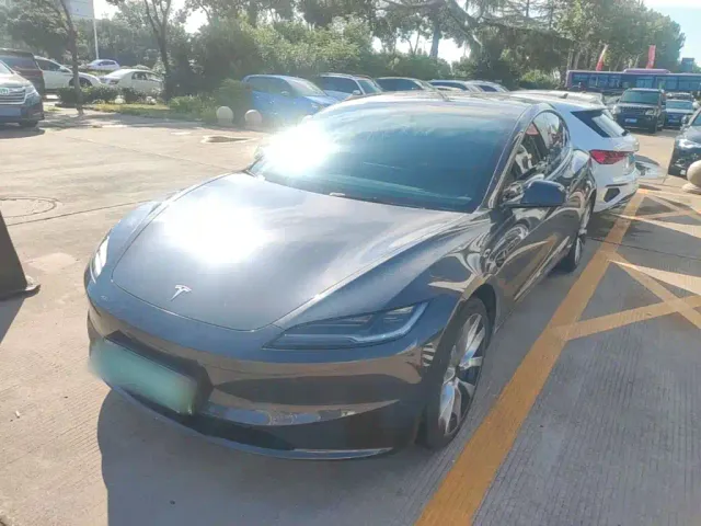 Фотография автомобиля — Tesla Model 3